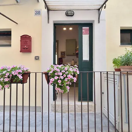 Balcone Sul Vicolo *